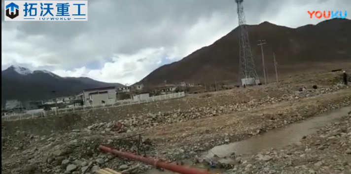 拓沃重工攪拌拖泵T7西藏拉薩公路擋墻施工